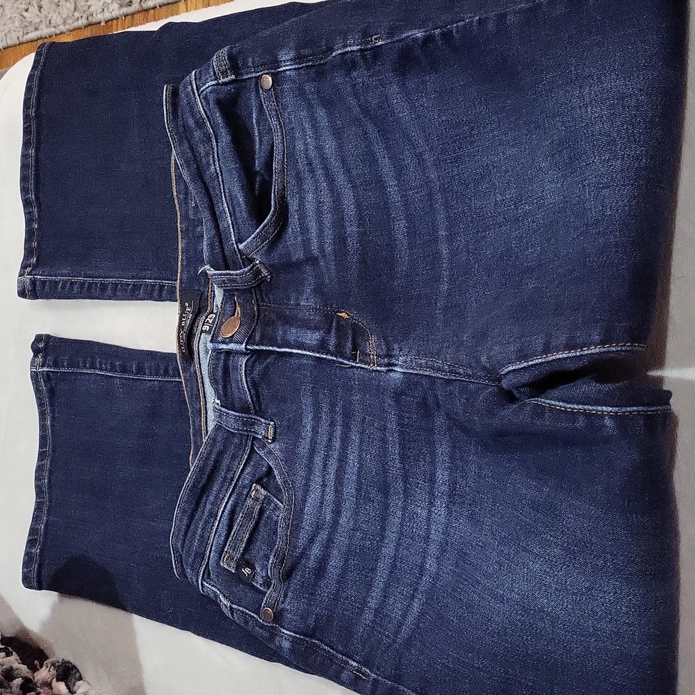 Judy Blue Jeans - Picture 6 of 11